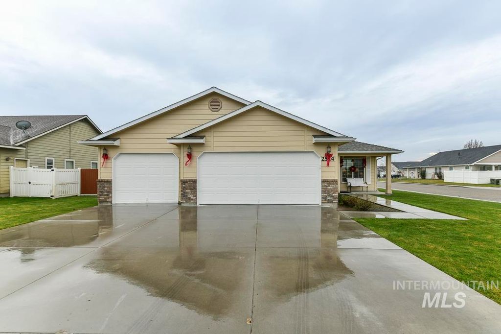 Photo of 2524 Runway Ct, Payette, ID 83661 (MLS # 98969820)