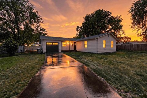 Photo of 702 18th Ave. N AVE, Nampa, ID 83687 (MLS # 98986837)