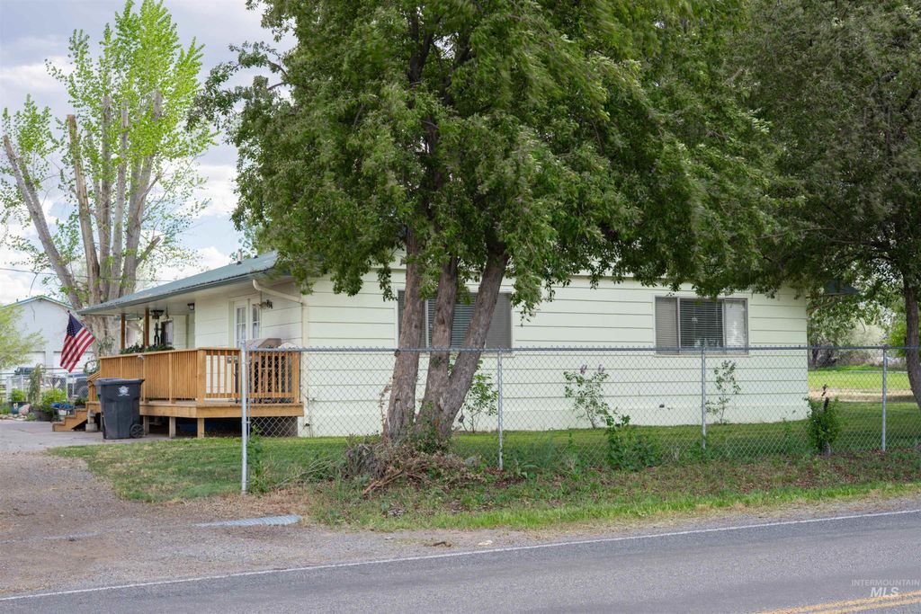 Photo of 794 Park Ave, Twin Falls, ID 83301 (MLS # 98987650)