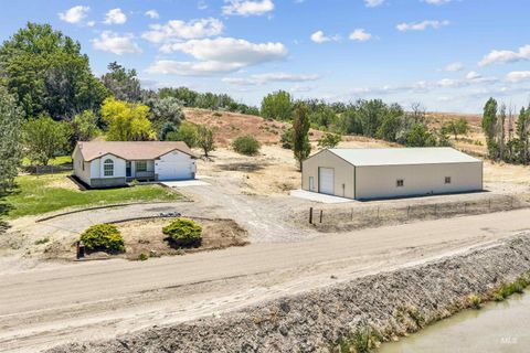 Photo of 28135 Canal Road, Parma, ID 83660 (MLS # 98989082)