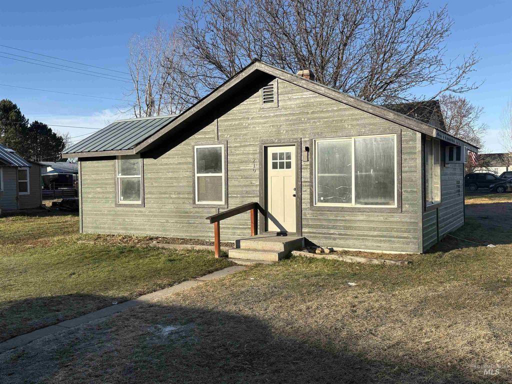 Photo of 219 N 4th St, Homedale, ID 83628 (MLS # 98976113)