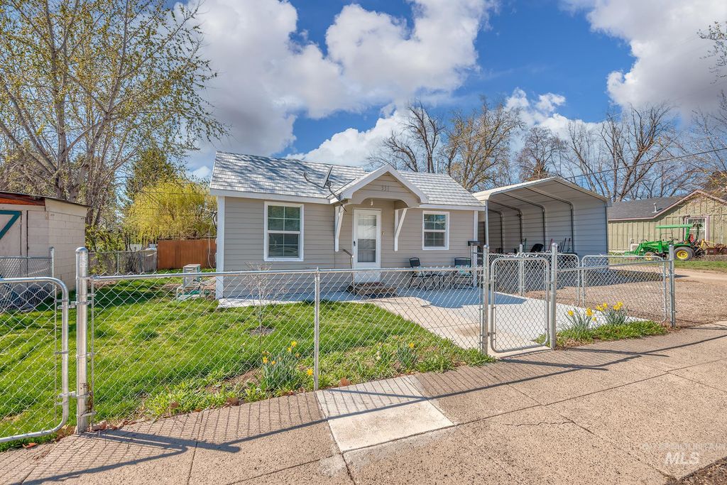 Photo of 331 E 4th St, Weiser, ID 83672 (MLS # 98980768)