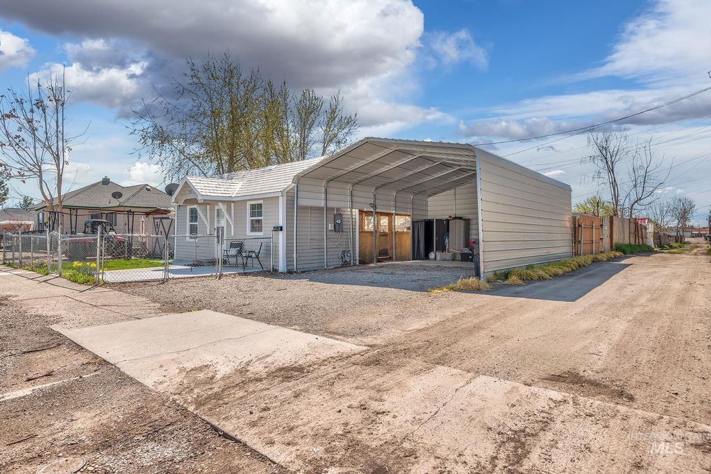 Photo of 331 E 4th St, Weiser, ID 83672 (MLS # 98980768)