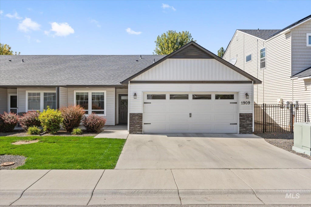 Photo of 1909 N Marnita Ave, Meridian, ID 83646 (MLS # 99001569)