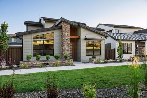 Photo of 11677 N Rabbitbrush Way, Boise, ID 83714 (MLS # 98936363)