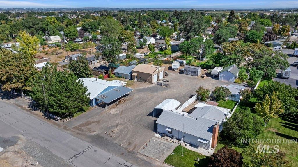 Photo of 825 Adell Ave, Filer, ID 83328 (MLS # 98963492)