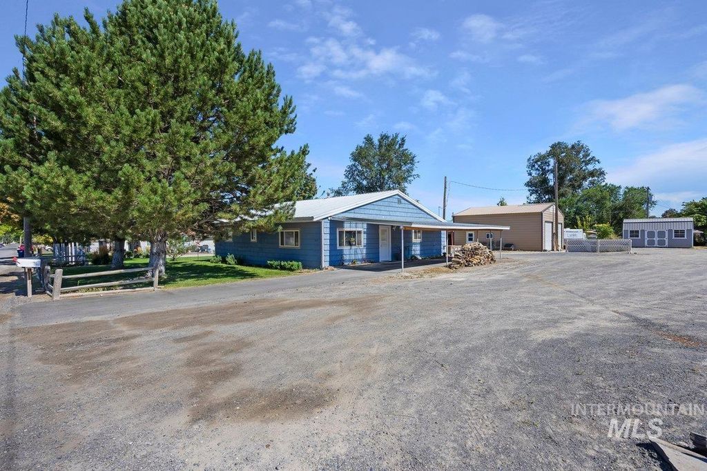 Photo of 825 Adell Ave, Filer, ID 83328 (MLS # 98963492)