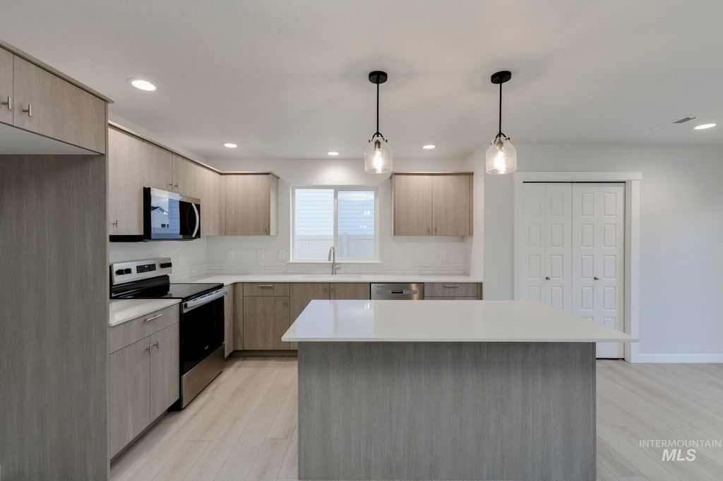 Photo of 16725 Sentinel Ave, Caldwell, ID 83607 (MLS # 98967486)