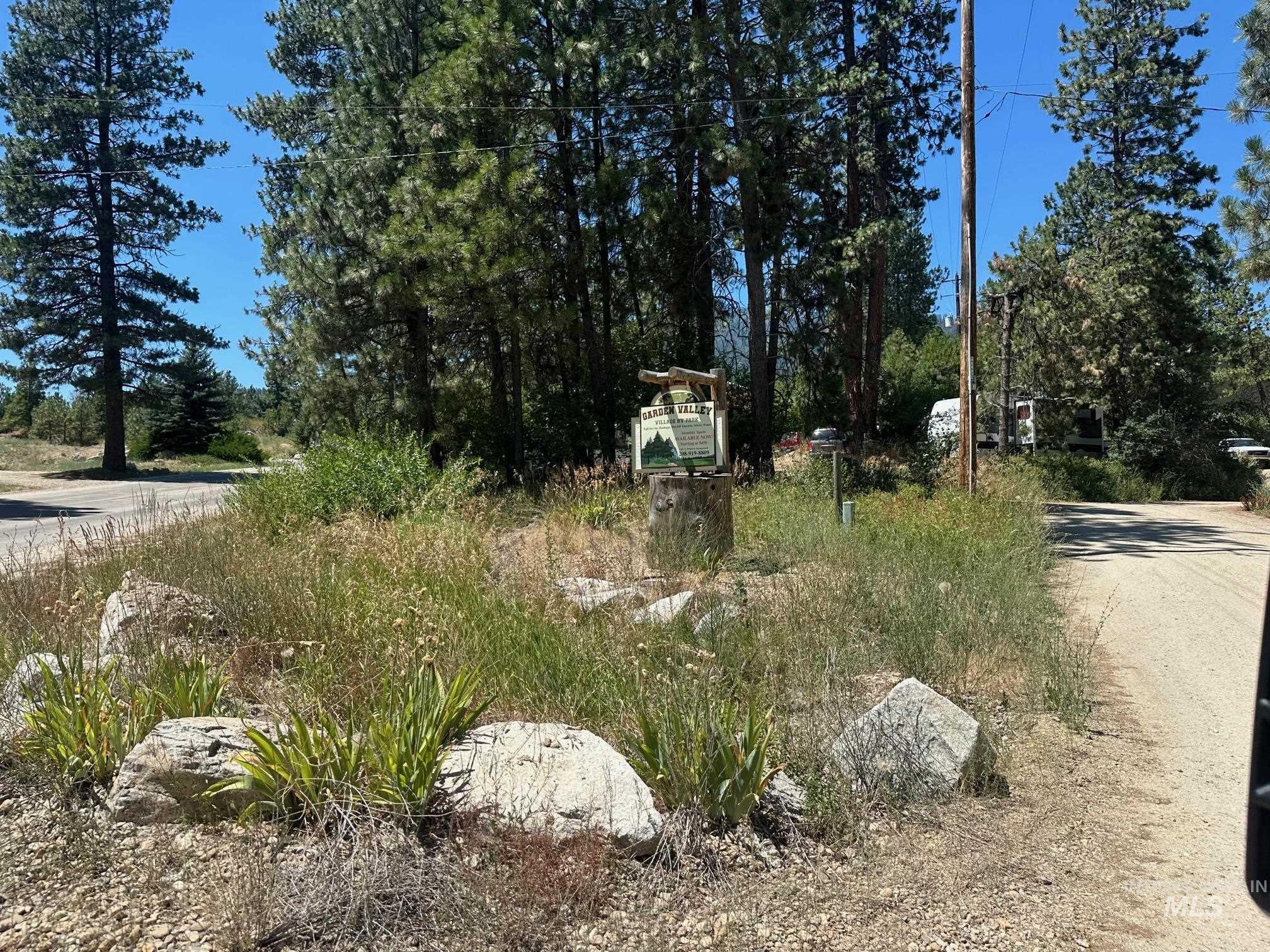 422 S Middlefork Rd.