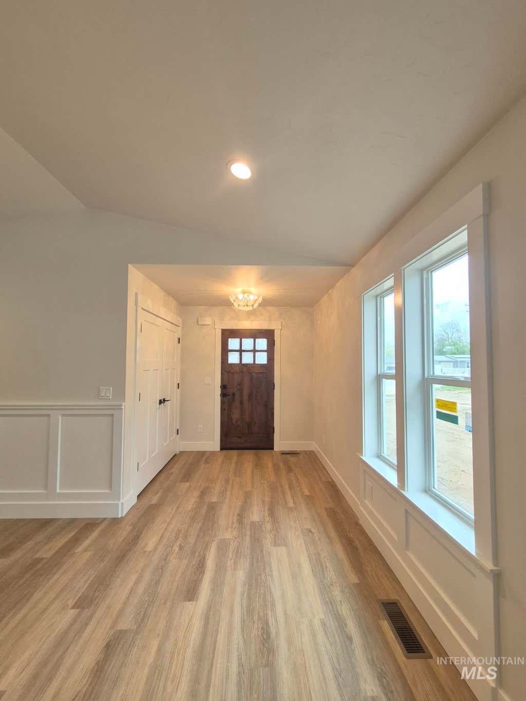 Photo of 970 S Almond St, Nampa, ID 83686 (MLS # 98995387)