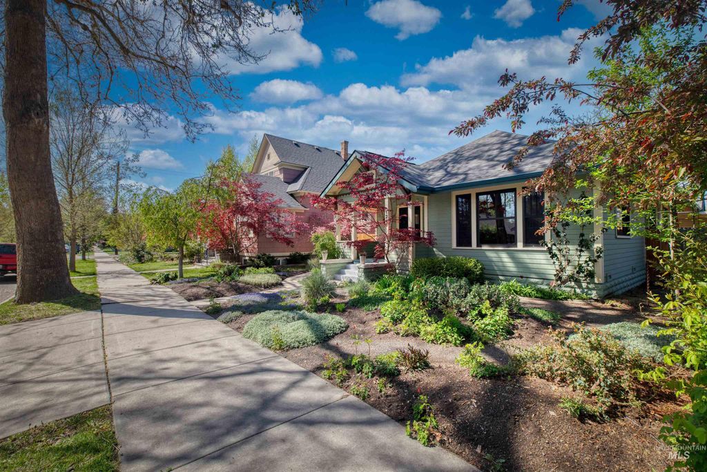 Photo of 1211 N 15th Street, Boise, ID 83702 (MLS # 98983275)