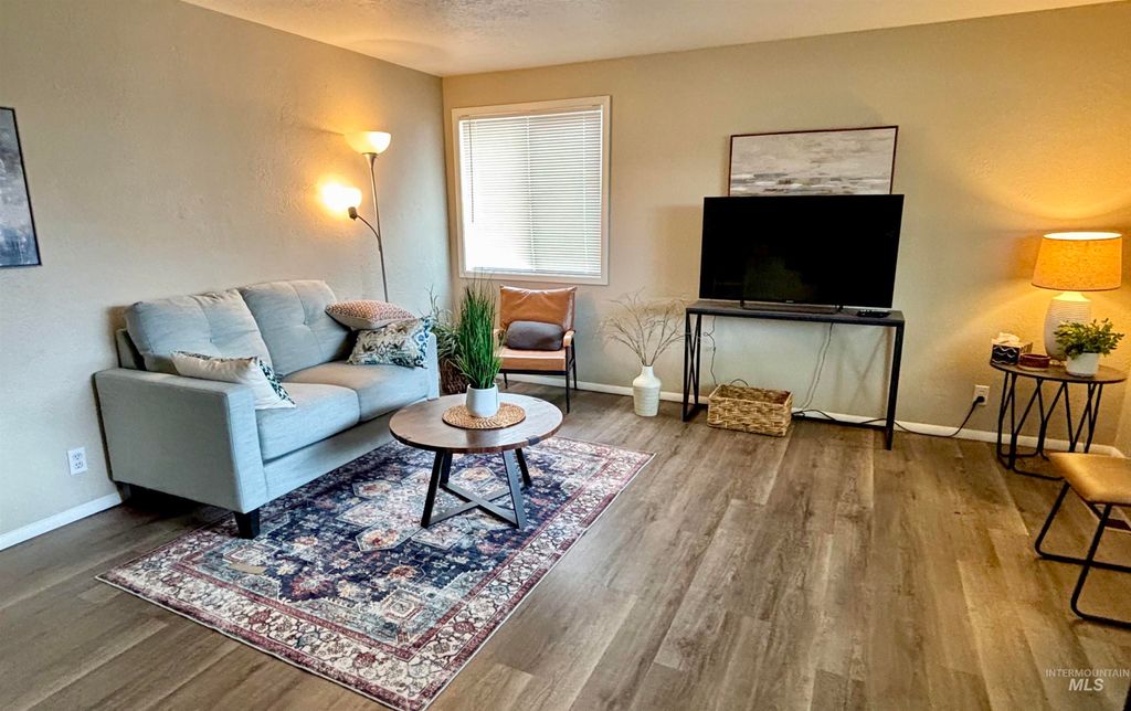 Photo of 851 N Benjamin Lane, Boise, ID 83704 (MLS # 98984193)