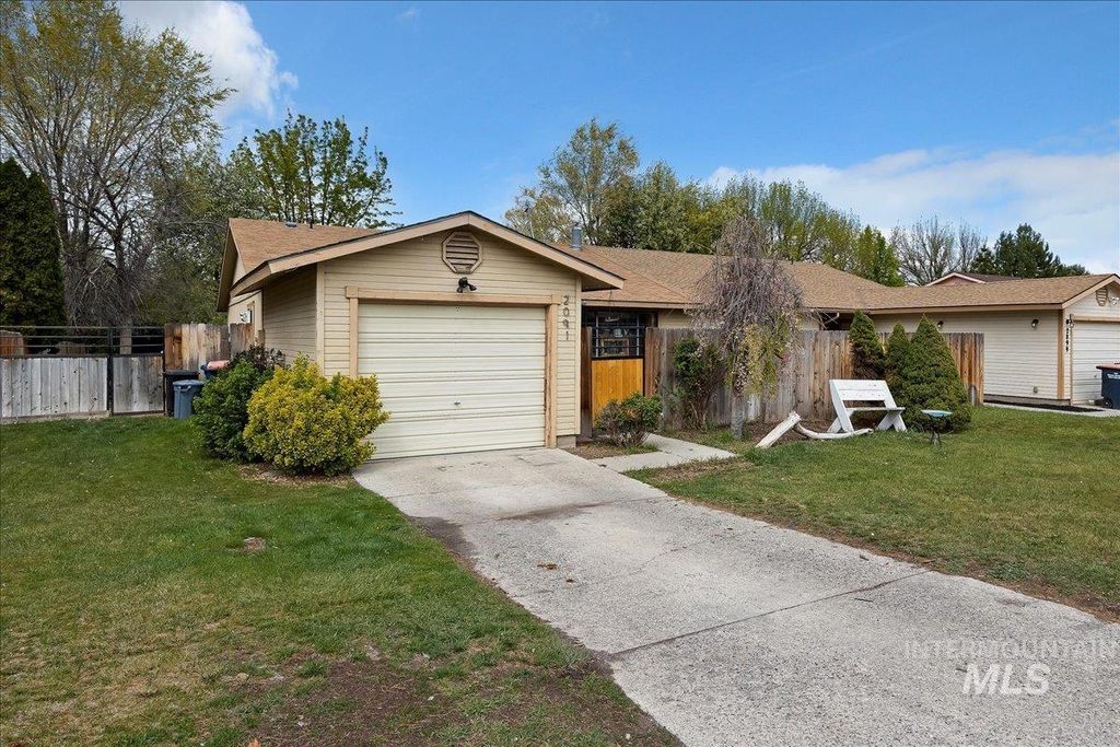 Photo of 2091 Falls Ave E Ave, Twin Falls, ID 83301 (MLS # 98982656)