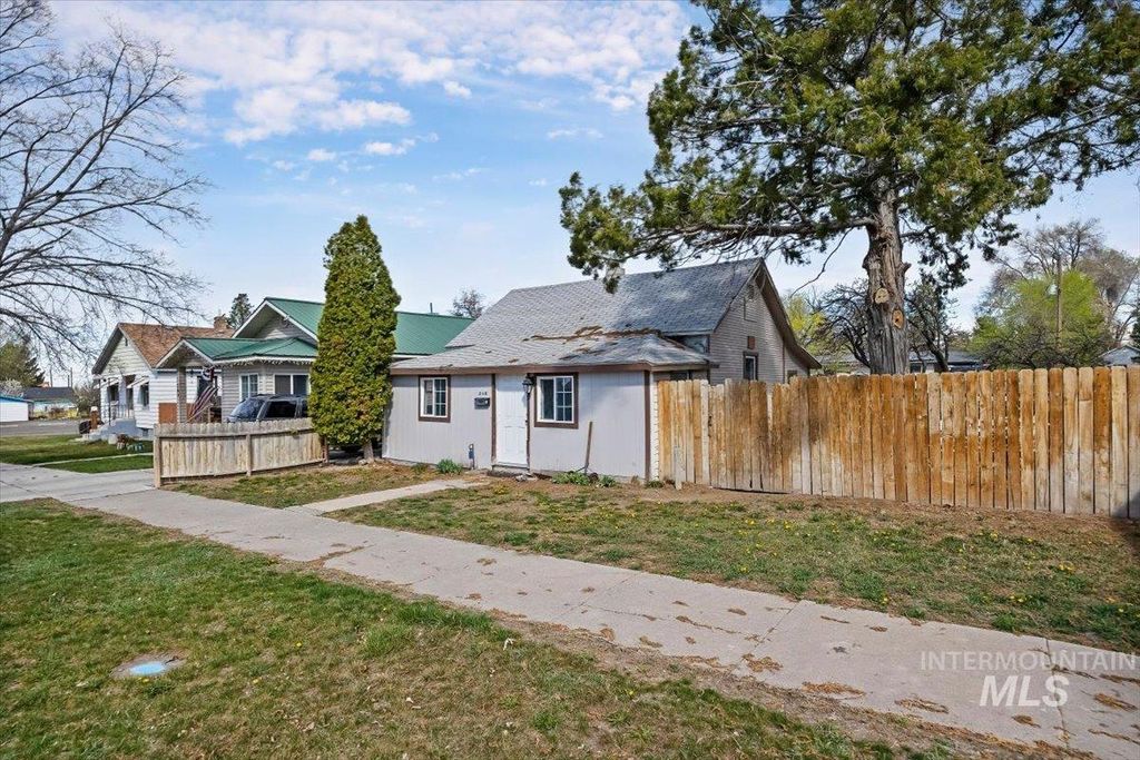 Photo of 308 E Avenue E Ave, Jerome, ID 83338 (MLS # 98979581)