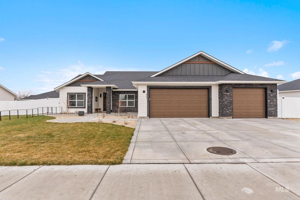 Photo of 642 Clear Springs St, Burley, ID 83318 (MLS # 98976572)