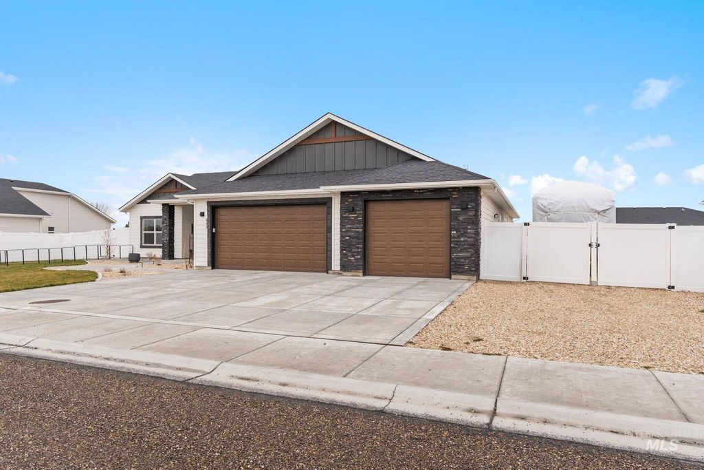 Photo of 642 Clear Springs St, Burley, ID 83318 (MLS # 98976572)