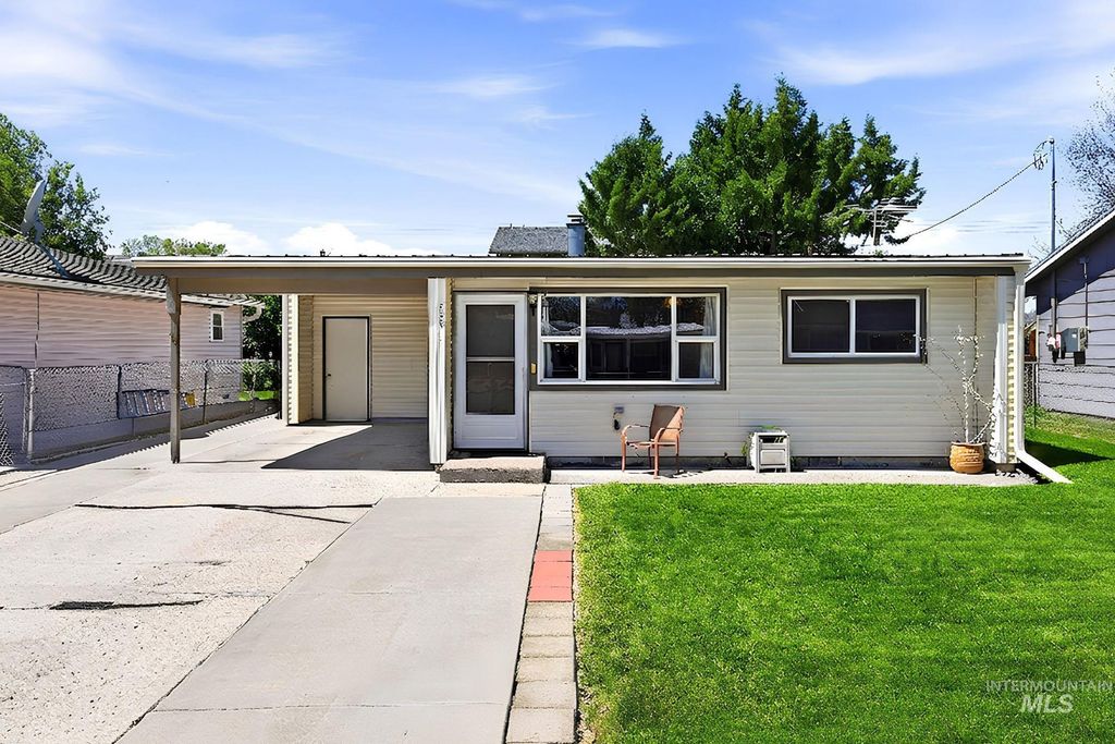 Photo of 720 S 12th E, Mountain Home, ID 83647 (MLS # 98983940)
