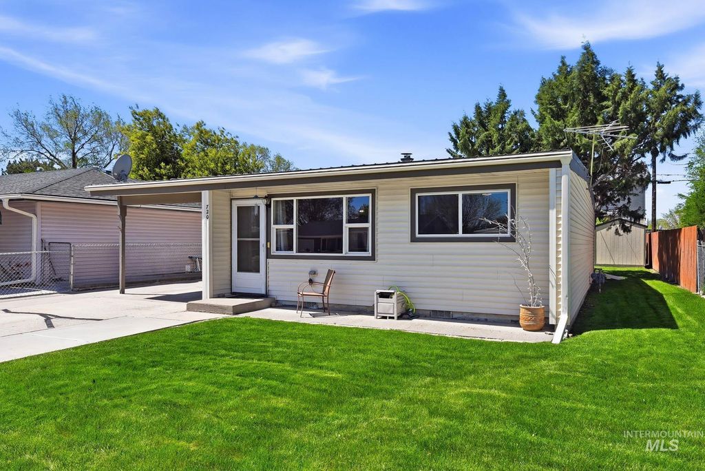 Photo of 720 S 12th E, Mountain Home, ID 83647 (MLS # 98983940)