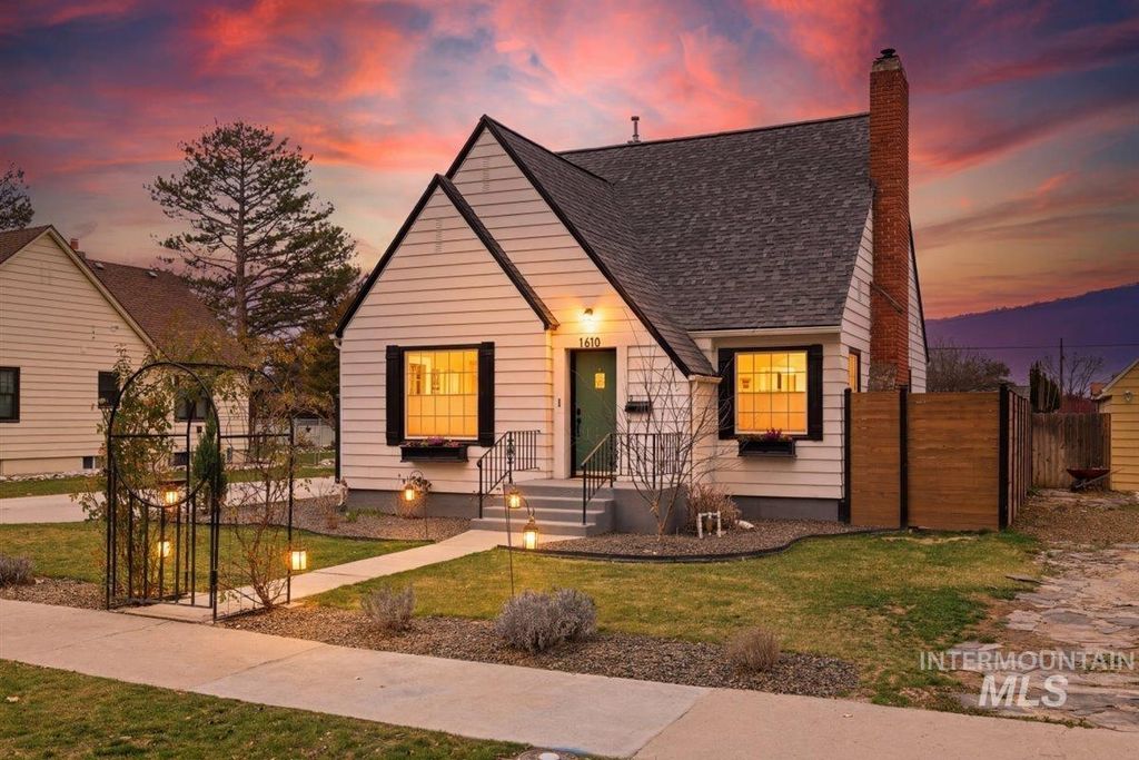 Photo of 1610 Idaho Ave, Caldwell, ID 83605 (MLS # 98977761)