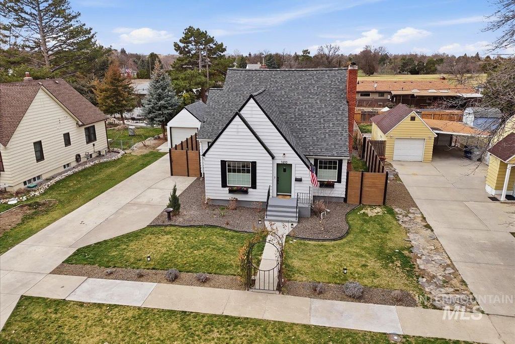 Photo of 1610 Idaho Ave, Caldwell, ID 83605 (MLS # 98977761)