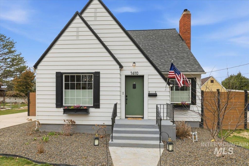 Photo of 1610 Idaho Ave, Caldwell, ID 83605 (MLS # 98977761)