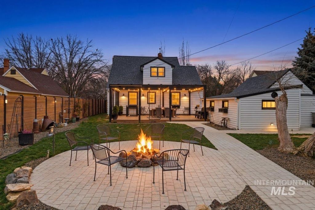 Photo of 1610 Idaho Ave, Caldwell, ID 83605 (MLS # 98977761)