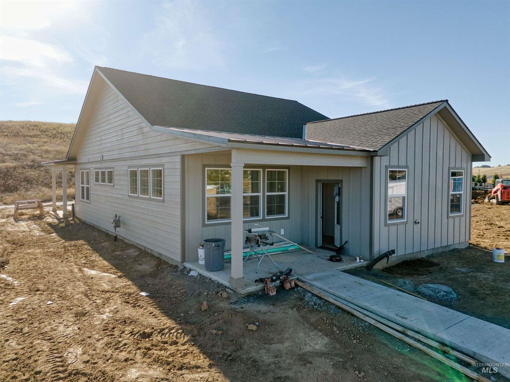 Photo of 995 Edington Avenue, Moscow, ID 83843 (MLS # 98958911)
