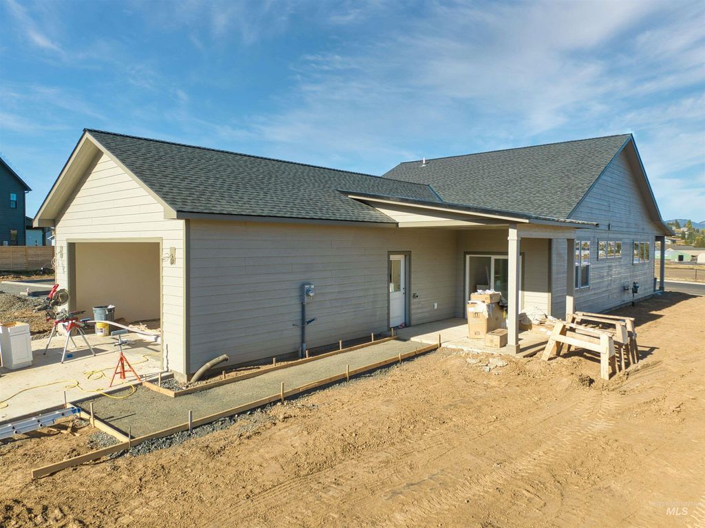 Photo of 995 Edington Avenue, Moscow, ID 83843 (MLS # 98958911)