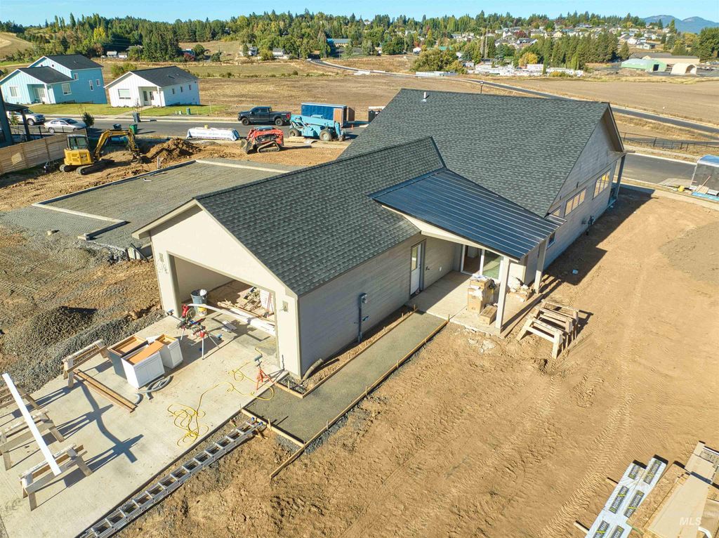 Photo of 995 Edington Avenue, Moscow, ID 83843 (MLS # 98958911)