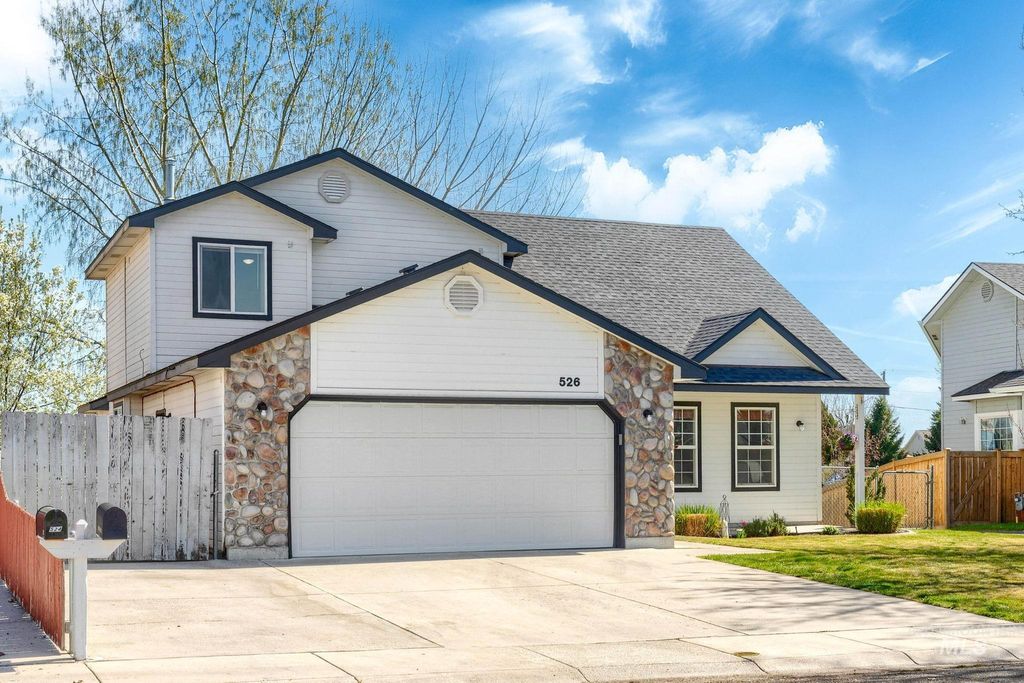 Photo of 526 Cornwall Way, Fruitland, ID 83619 (MLS # 98981172)