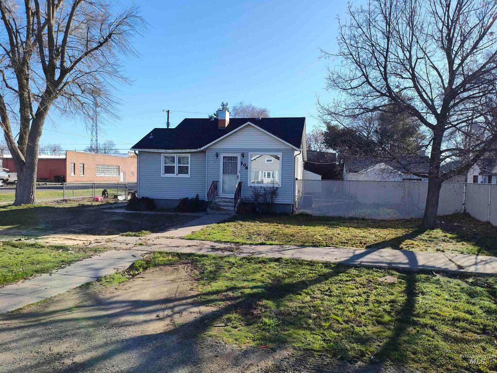 Photo of 506 California St, Gooding, ID 83330 (MLS # 98978239)