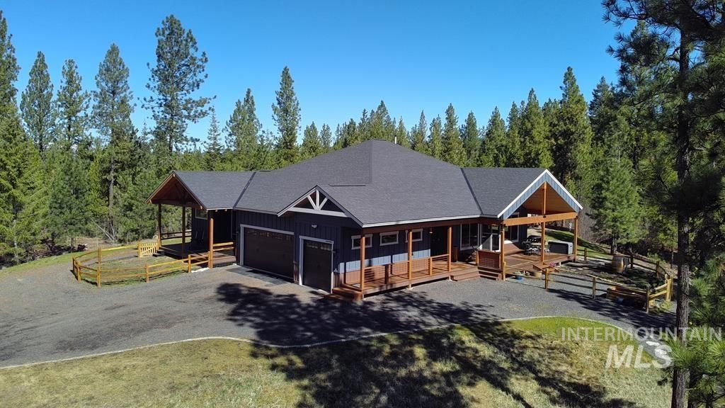 Photo of 53 Sliver Cloud Drive, Cascade, ID 83611 (MLS # 98982214)