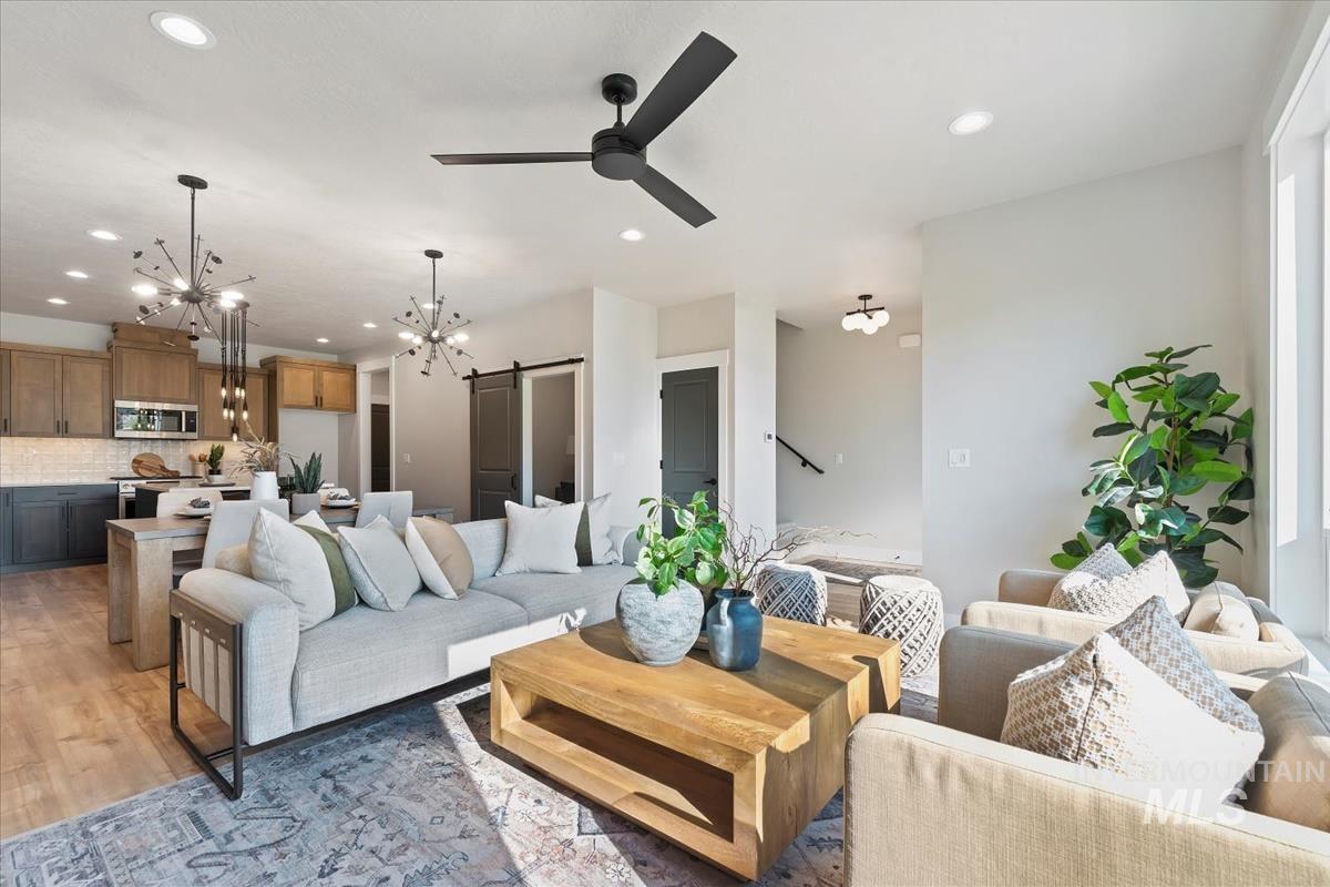 6240 N Holly Springs Ln