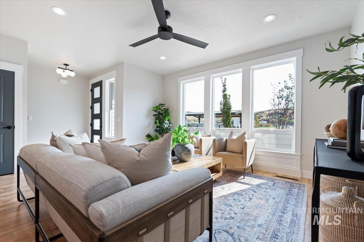 6240 N Holly Springs Ln