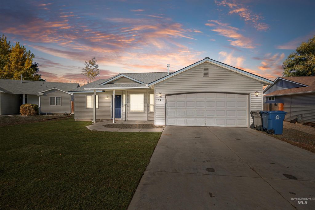 Photo of 811 War Bonnet Ct, Caldwell, ID 83607 (MLS # 98966020)