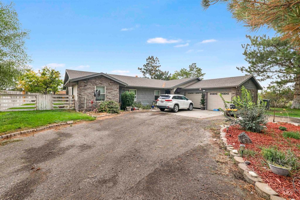 Photo of 453 Mahard Dr, Twin Falls, ID 83301 (MLS # 98959903)