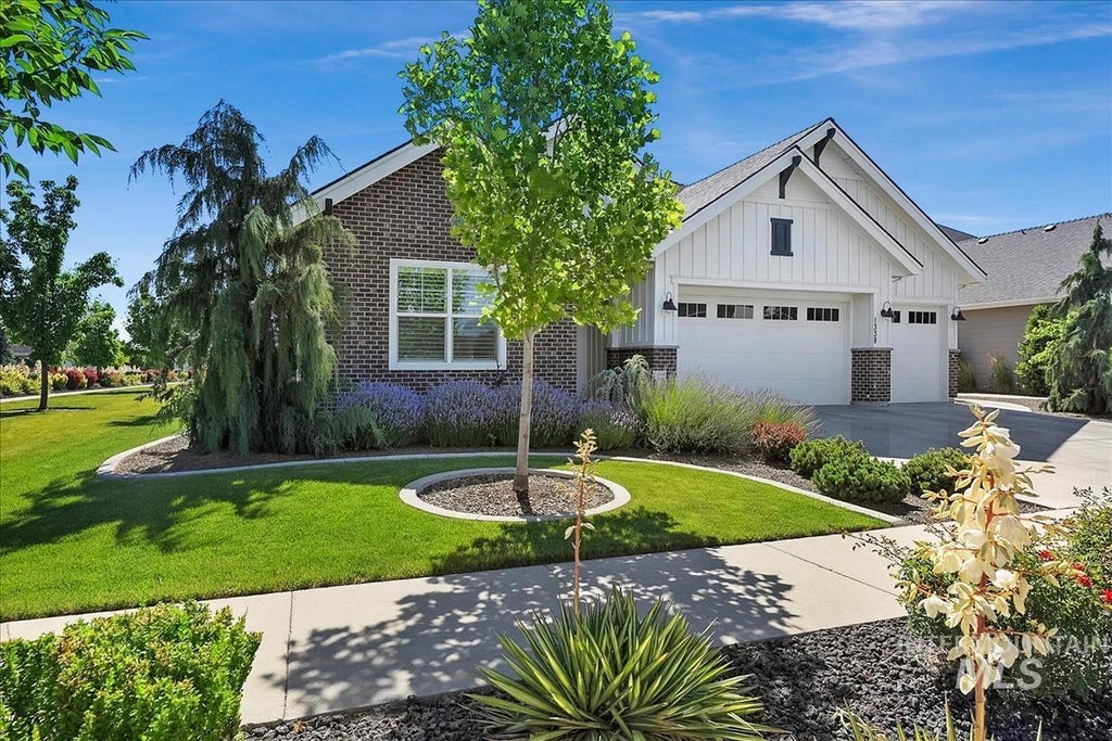 Photo of 1338 N Sarajevo Ave, Eagle, ID 83616 (MLS # 98990936)