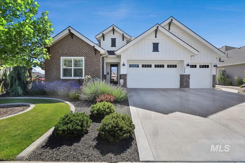 Photo of 1338 N Sarajevo Ave, Eagle, ID 83616 (MLS # 98990936)
