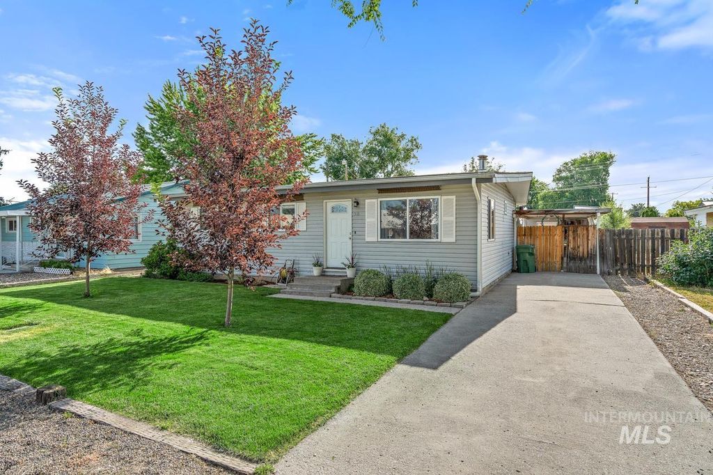 Photo of 518 S Minnesota Ave, Fruitland, ID 83619 (MLS # 98971905)