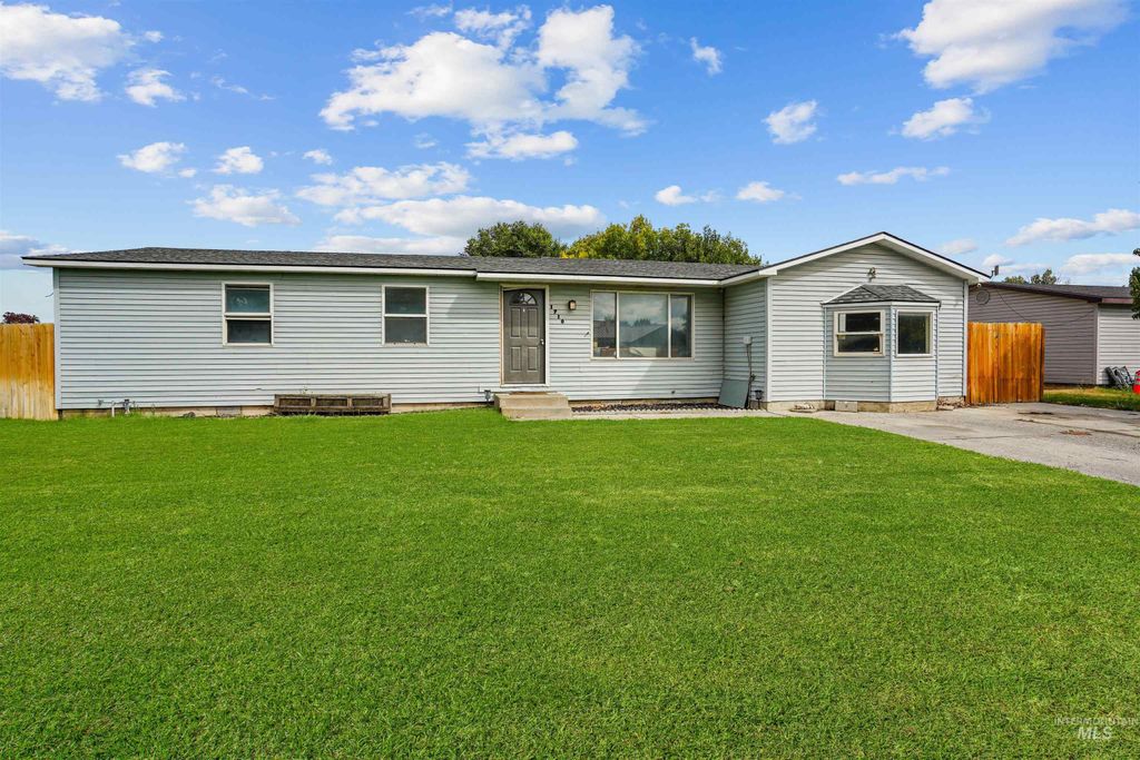 Photo of 1710 Hemlock Street, Rupert, ID 83350 (MLS # 98963444)