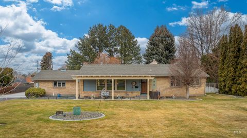 Photo of 2111 Addison Ave E Ave, Twin Falls, ID 83301 (MLS # 98973004)