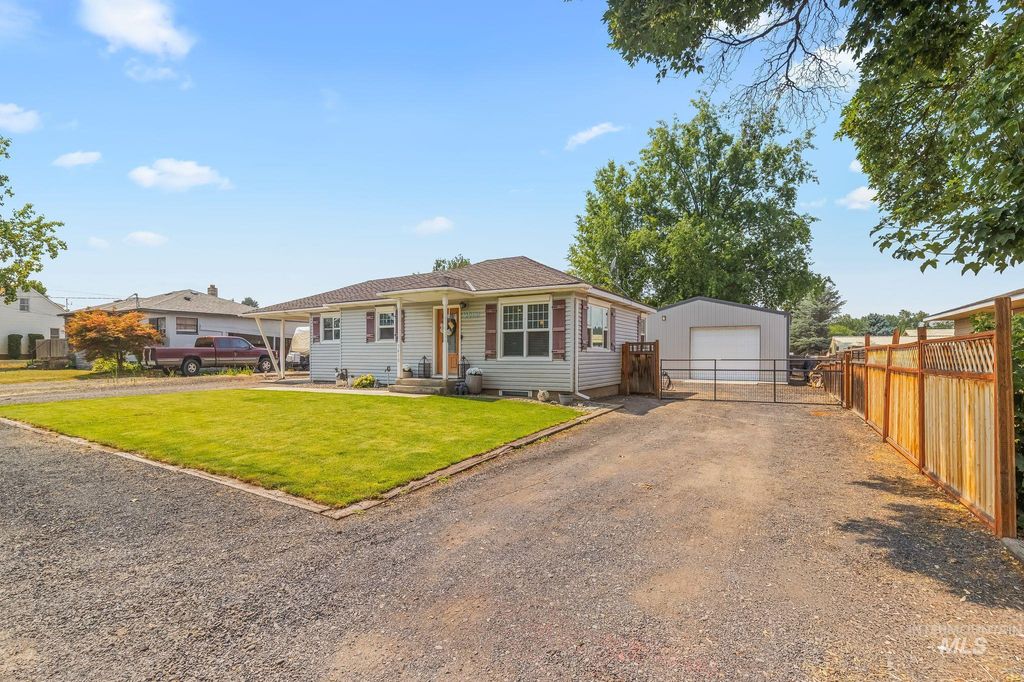 Photo of 3418 6th Street, Lewiston, ID 83501 (MLS # 98994880)