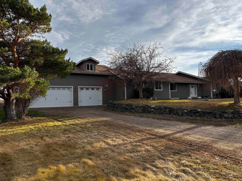 Photo of 3981 N 3575 E, Kimberly, ID 83341 (MLS # 98975866)