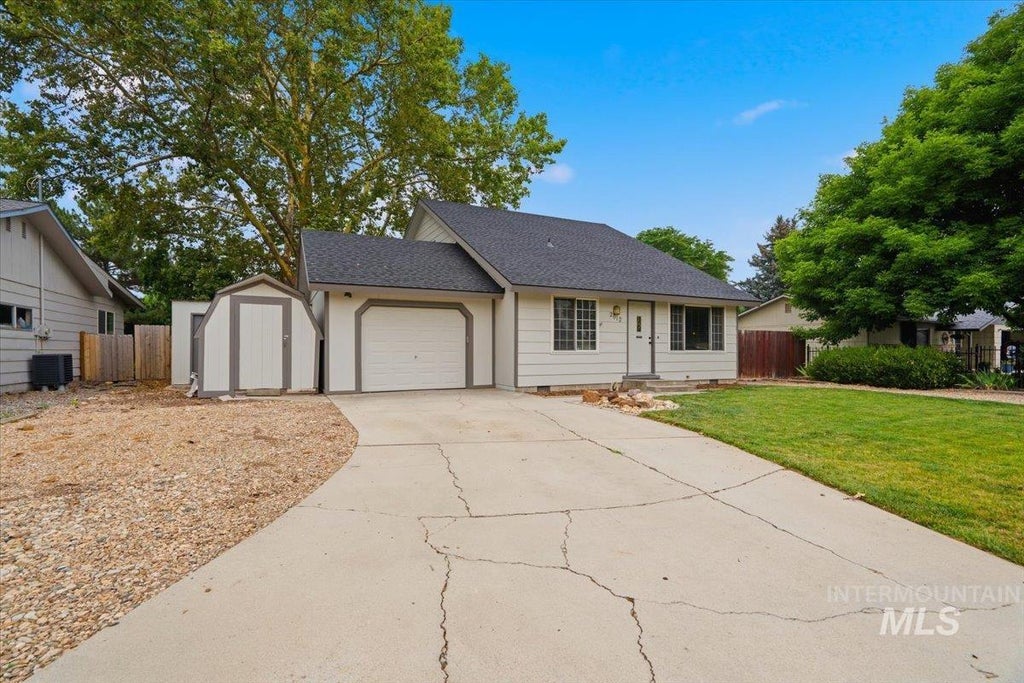 Photo of 2012 Cherry St, Caldwell, ID 83605 (MLS # 98995684)
