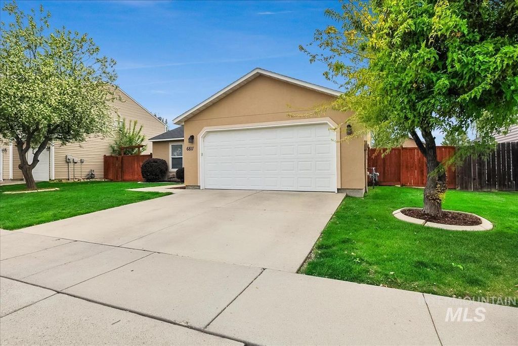 Photo of 6811 S Acacia St, Boise, ID 83709 (MLS # 98982644)