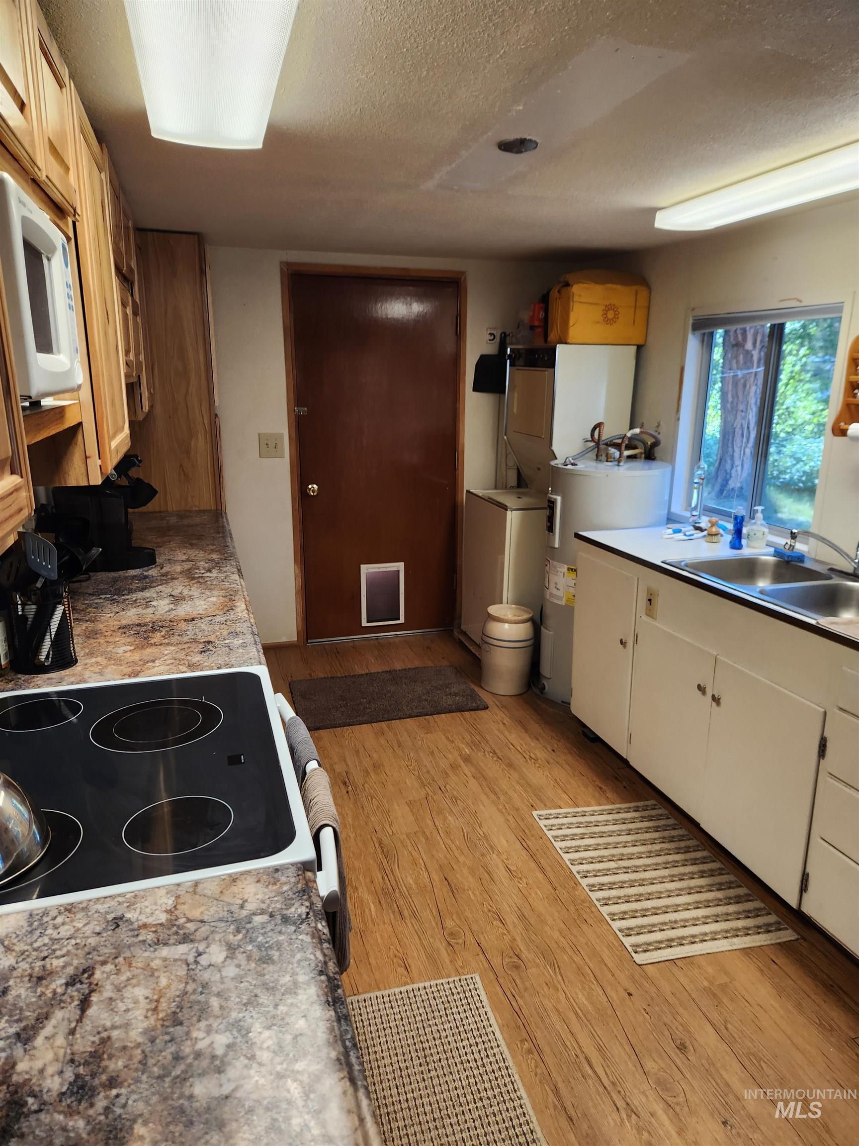 2055 N Pine Featherville Rd