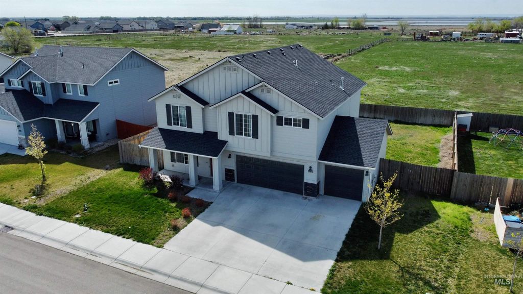 Photo of 895 SW Miner St, Mountain Home, ID 83647 (MLS # 98981521)