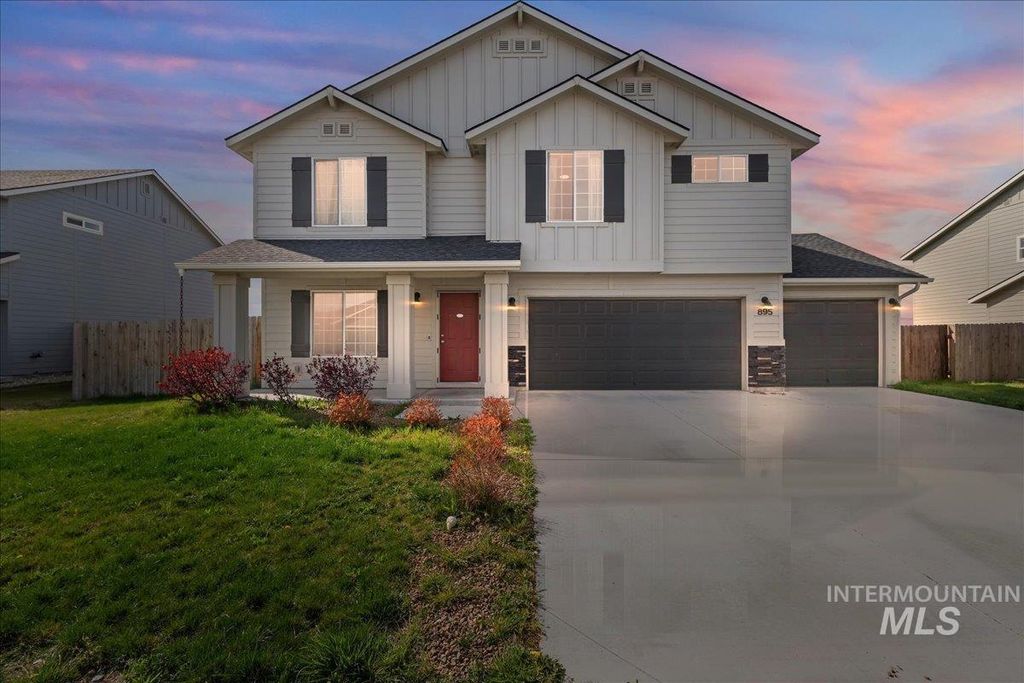 Photo of 895 SW Miner St, Mountain Home, ID 83647 (MLS # 98981521)