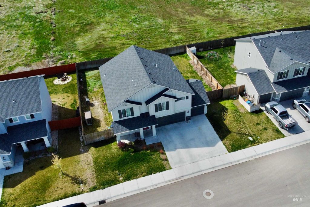 Photo of 895 SW Miner St, Mountain Home, ID 83647 (MLS # 98981521)