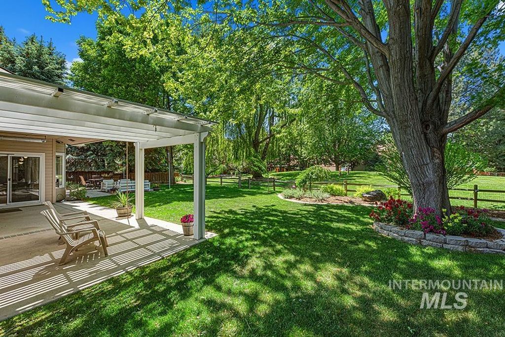 Photo of 5449 S Broadwing Way, Boise, ID 83716 (MLS # 98986535)